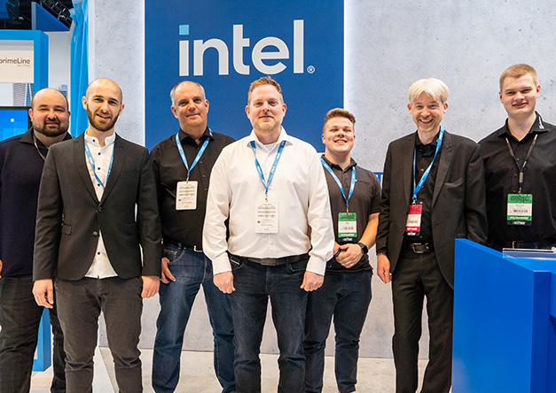 Das Messe-Team der primeLine Solutions auf dem CloudFest Intel Stand