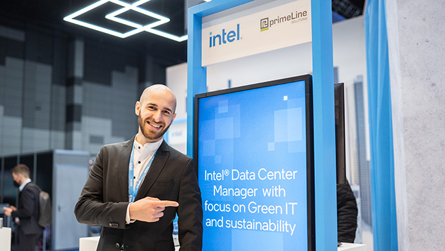 Daniel Poertner von primeLine Solutions präsentiert den Intel Data Center Manager auf dem Cloudfest 2022